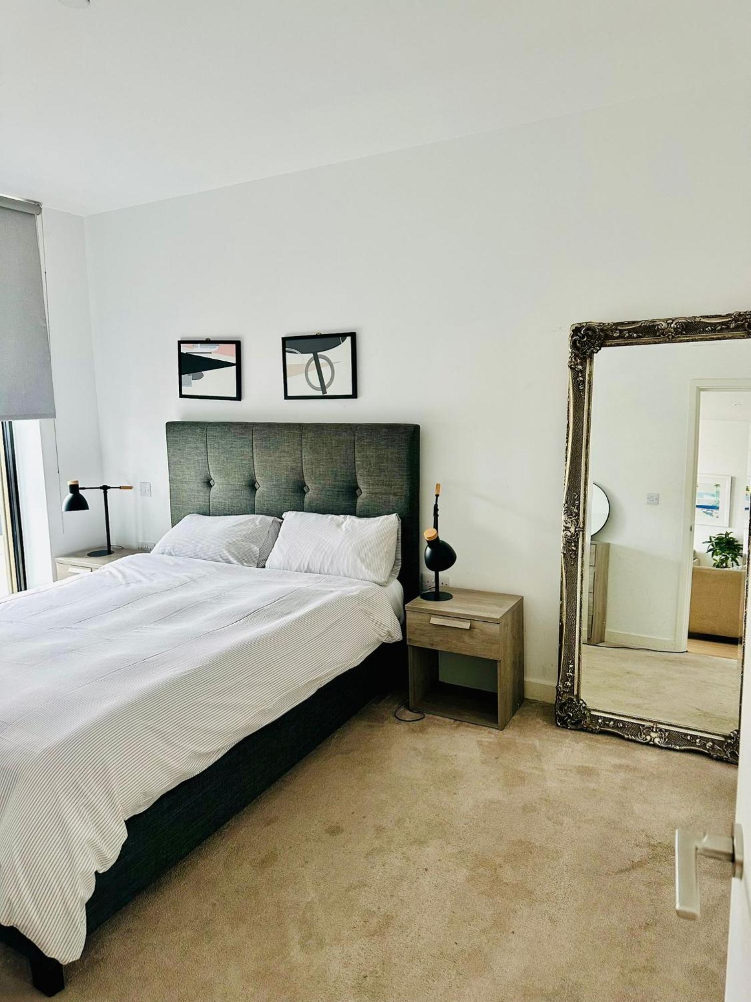 Spacious Modern 1 Bed Apartment. Apartment London