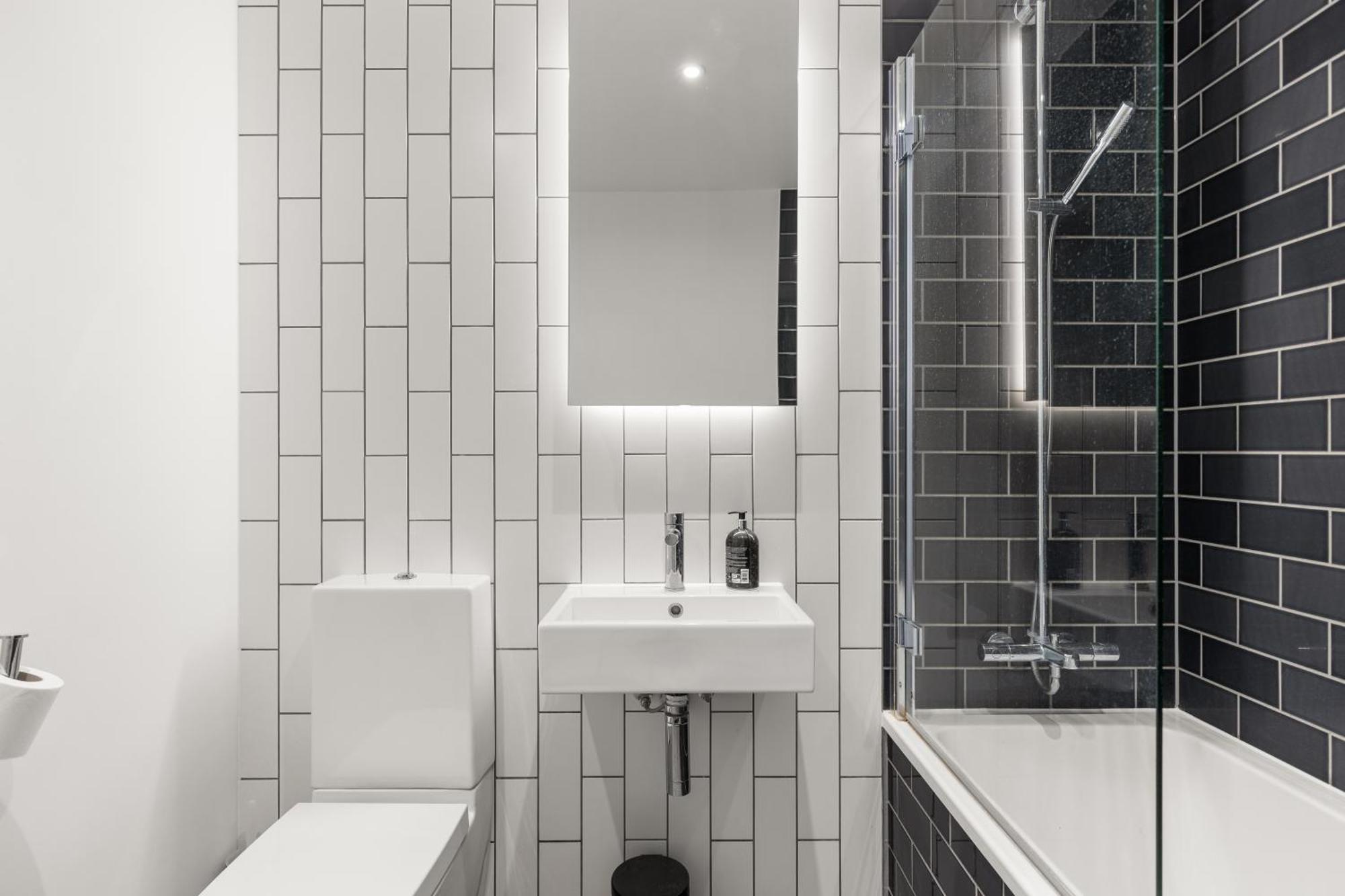 Spacious Modern 1 Bed Apartment. * London